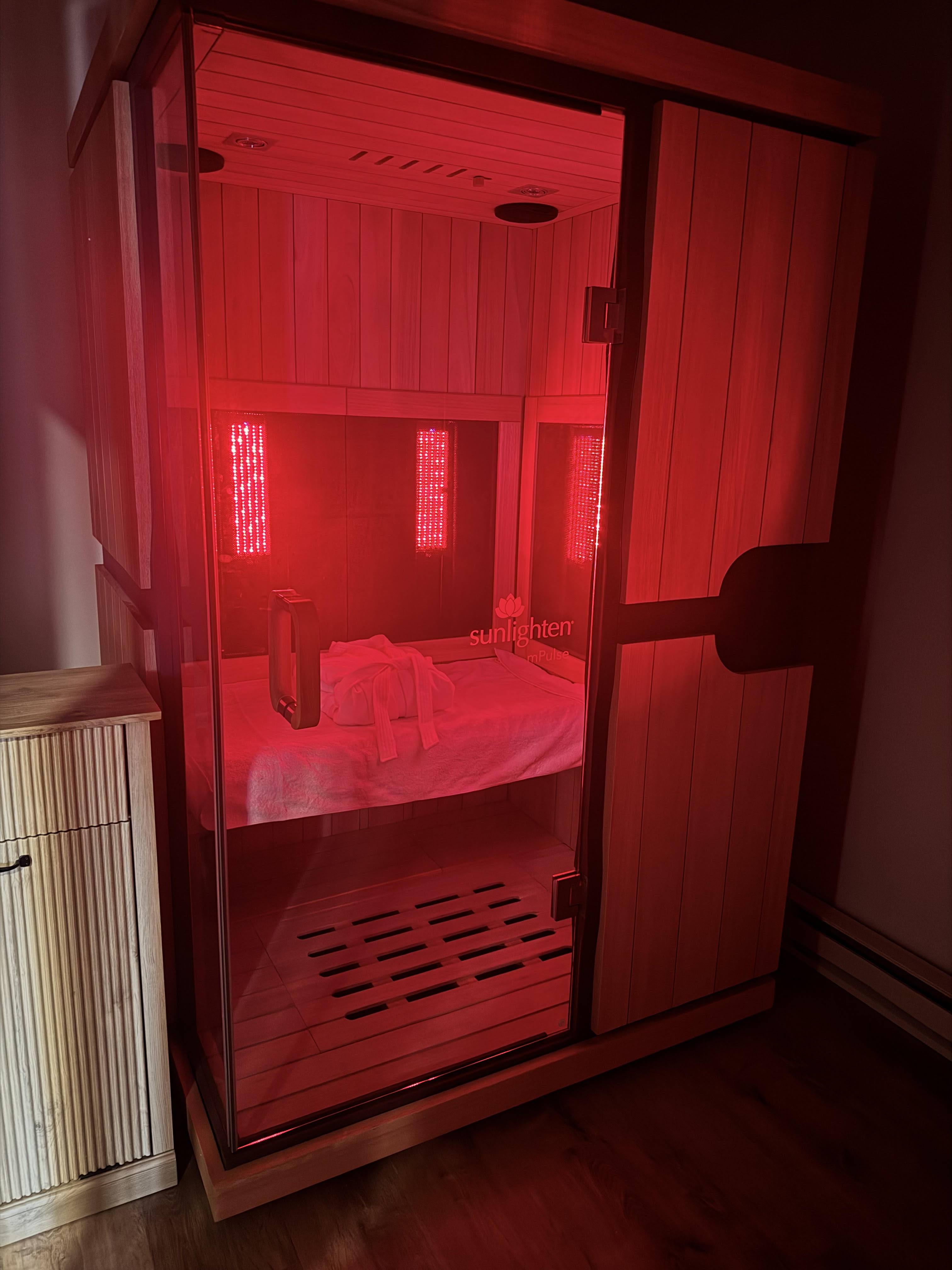 Sunlighten mPulse red light sauna